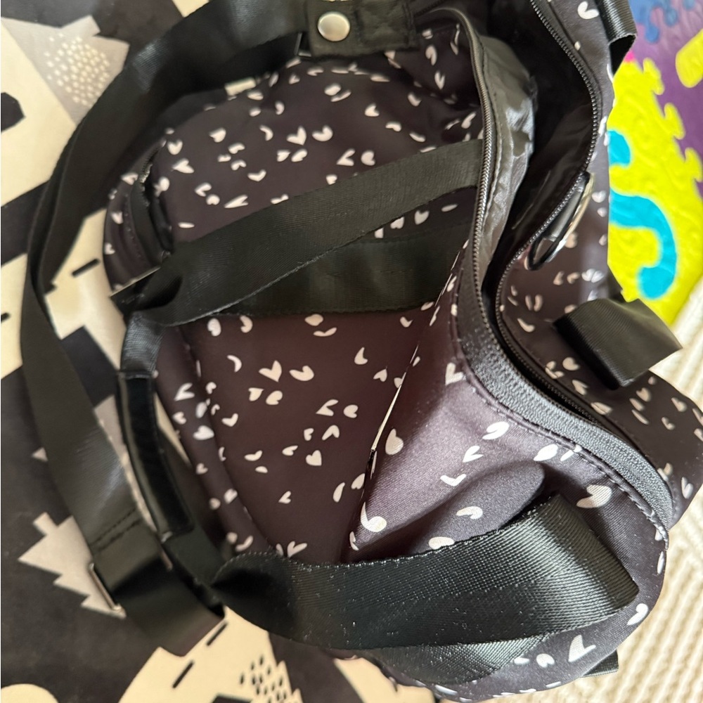 baby k’tan Black and White Heart Pattern Bag